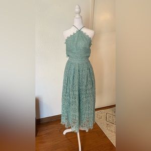 Stunning Lace midi dress